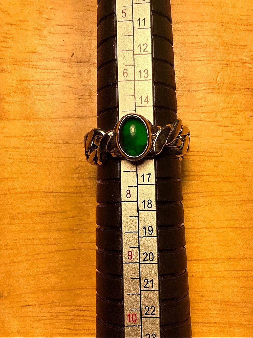 Green Emerald Cabochon and 6.1 grams of silver ring size 7